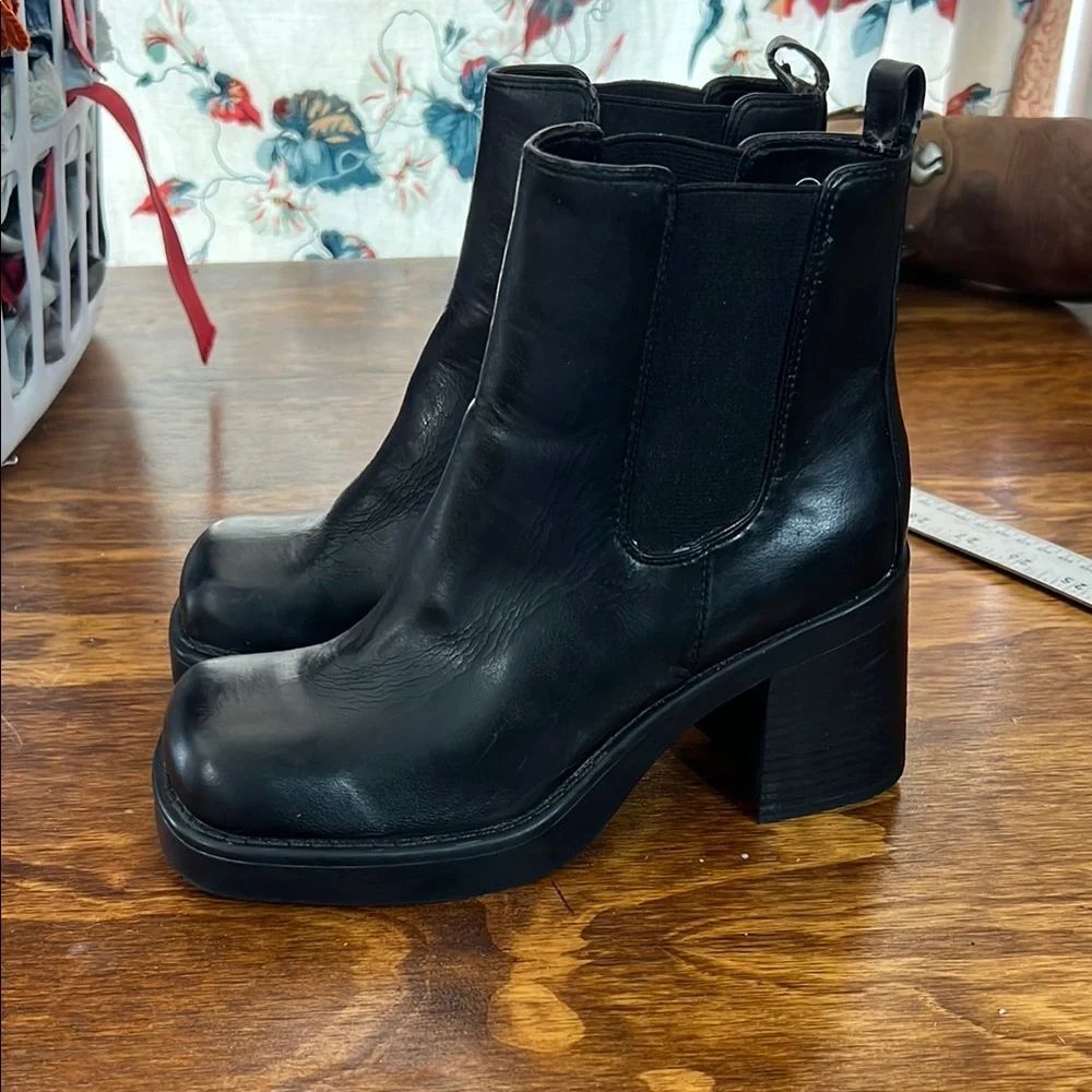 No Boundaries Black Ankle Booties with Elastic Panels - Picture 3 of 12